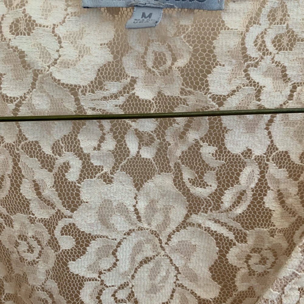 Lace Button Crop - Picture 3 of 3